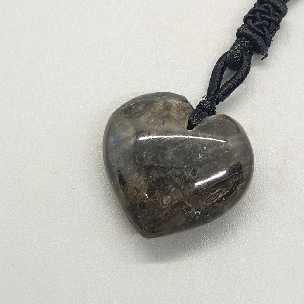 Natural Labradorite Heart Pendant Necklace Adjustable Macrame Cord Boho Gemstone - Picture 2 of 3